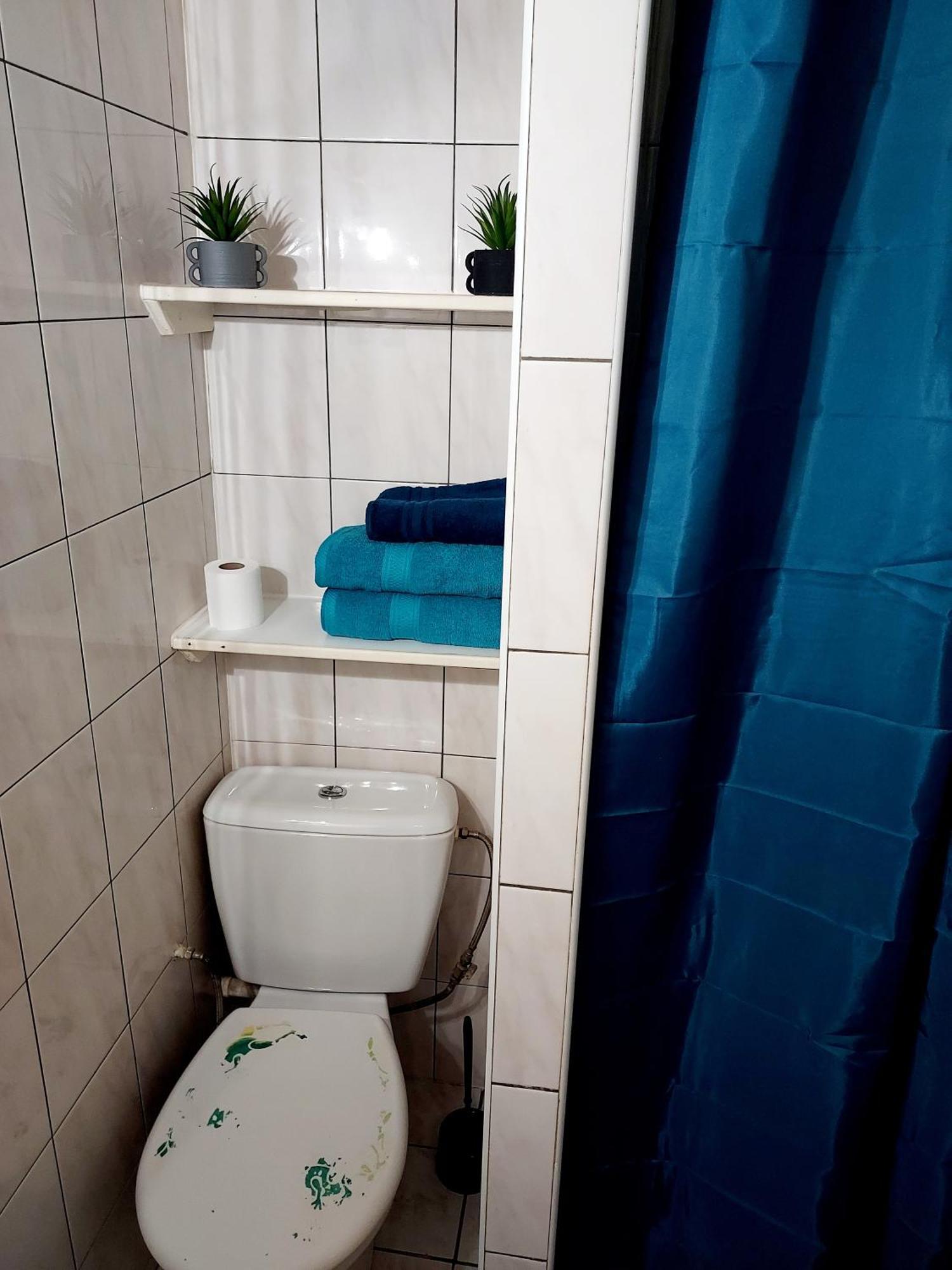 Studio B Aux Pieds Des Thermes Neris-les-Bains Luaran gambar